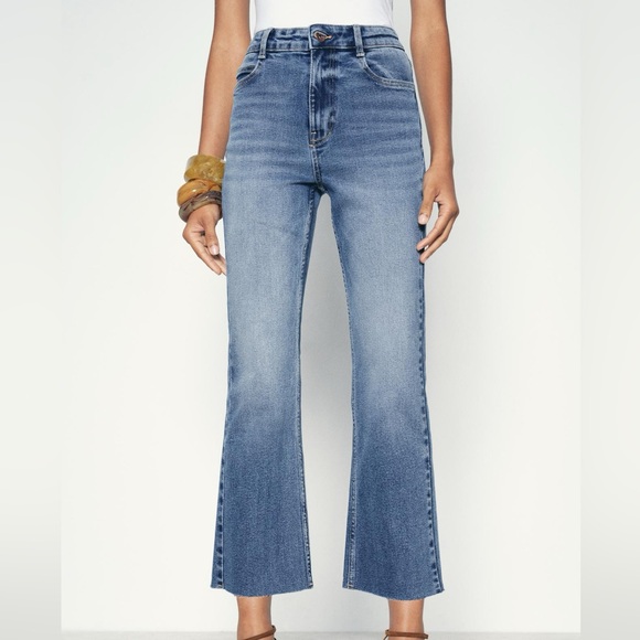 Zara Mid-Rise Mini Flare Ankle Grazer Jean with Raw Hem - Picture 8 of 9